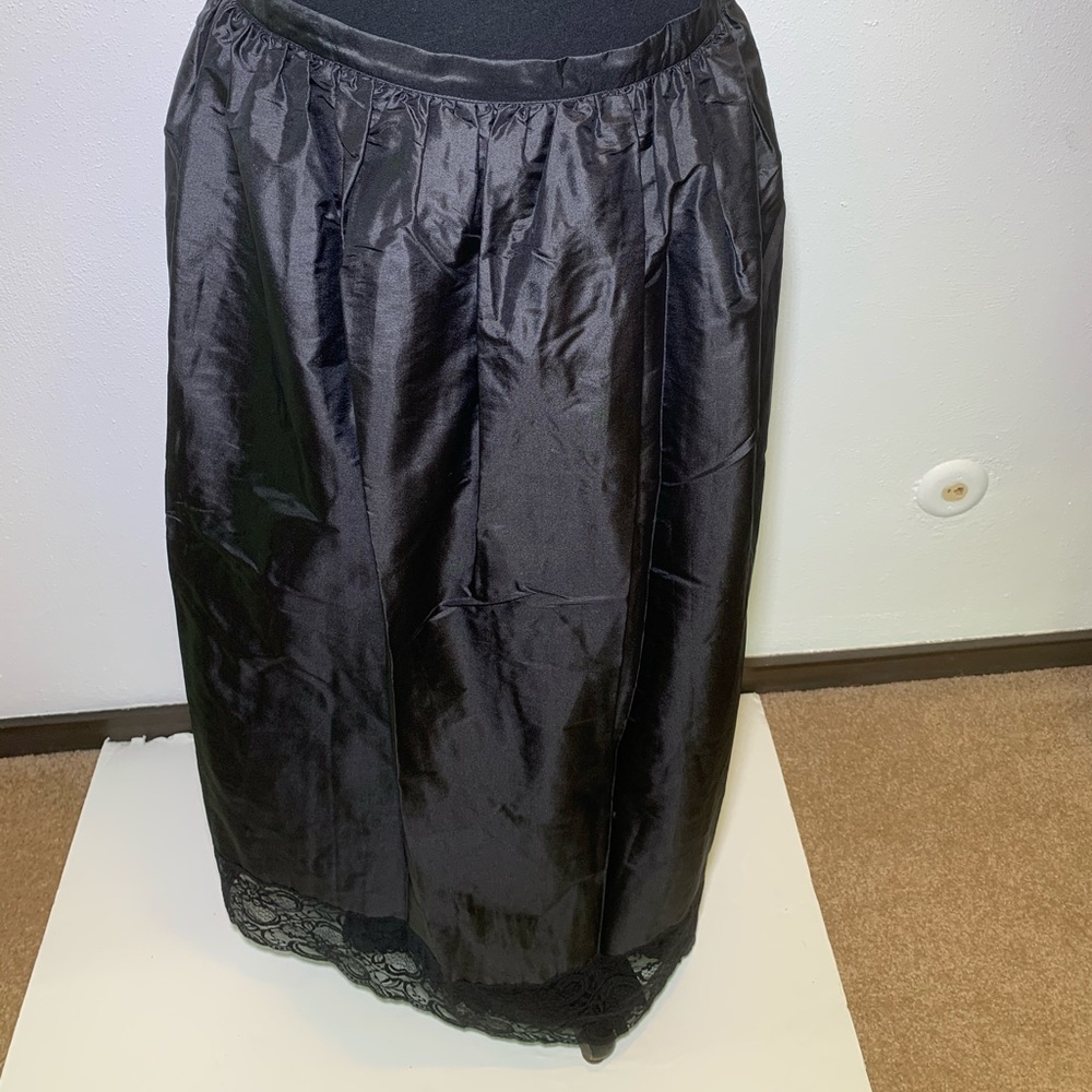 Linda Allard Ellen Tracy silk black skirt